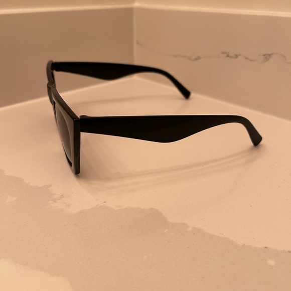 Square Cat Eye Sunglasses - Picture 3 of 4